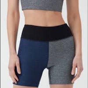 Brand new outdoor voices Warmup 5" Short